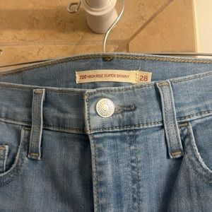 Women’s Size 28 Levi’s